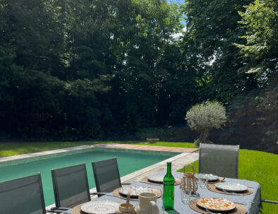 villa-meguinelle_piscine_repas